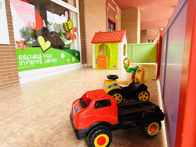 guarderia-almeria-zona-juegos-exterior